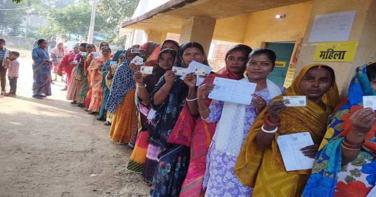 किशनगंज में वोटिंग का जोश: 11 बजे तक 31.38% का रिकॉर्ड, चुनावी महासंग्राम जारी!