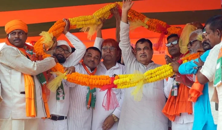 गडकरी का 'महागठबंधन' पर वार: 'अंजे, गंजे, पंजे' होंगे 'गायब'!, बटन दबाते ही!