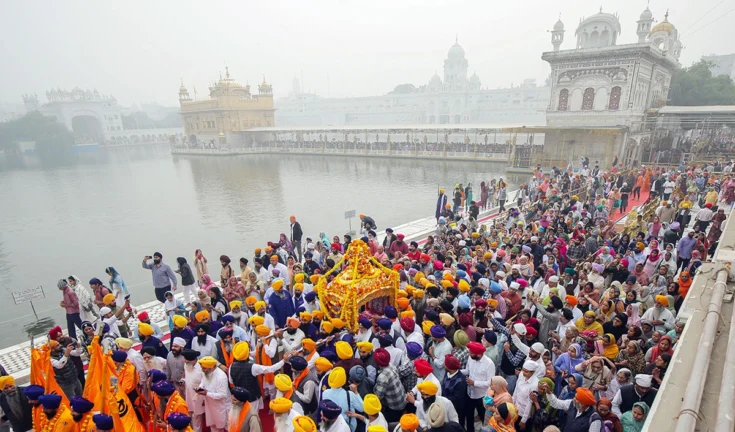 गुरु नानक का प्रकाश पर्व: युगों-युगों से अंधकार मिटाता, सर्वव्यापी प्रेम का संदेश