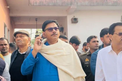 **ग्राम नगला हुकम सिंह में मकान ढहा,विधायक धीरेन्द्र सिंह ने संभाला मोर्चा