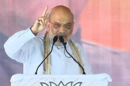घुसपैठियों पर अमित शाह का कड़ा प्रहार: 'एक-एक को देश से बाहर करेंगे!'