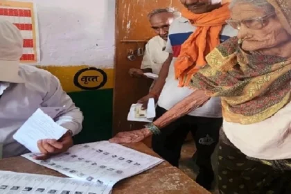 तमिलनाडु-पश्चिम बंगाल: SIR के खिलाफ याचिका पर SC का निर्वाचन आयोग को 2 हफ्ते का अल्टीमेटम
