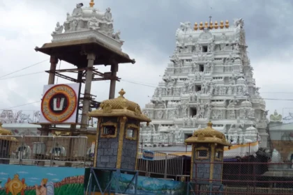 तिरुपति में भगदड़: वेंकटेश्वर मंदिर में 9 जिंदगियां काल का ग्रास, भीड़ प्रबंधन पर उठे सवाल