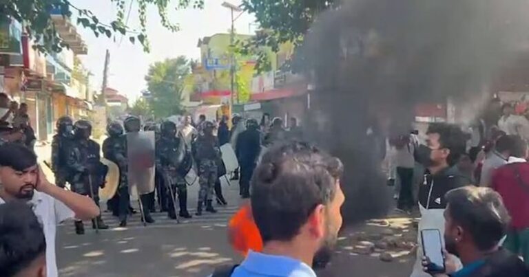 दक्षिणी नेपाल में तनाव के बीच कर्फ्यू, ट्रंप की शांति योजना?