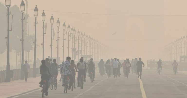 दिल्ली-NCR की फCT-305: हवा ‘ज़हर’ बन चुकी, 38 इलाकों में रेड अलर्ट, सांस लेना भी हुआ दुश्वार