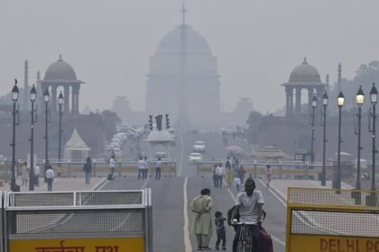 दिल्ली-NCR: ज़हरीली हवा का कहर, दम घुट रहा, AQI 400 के पार!