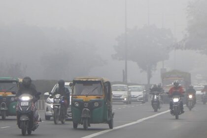 दिल्ली-NCR पर वायु का कहर: नोएडा का दम घुट रहा, AQI 'बेहद खराब' की लाल रेखा पार!