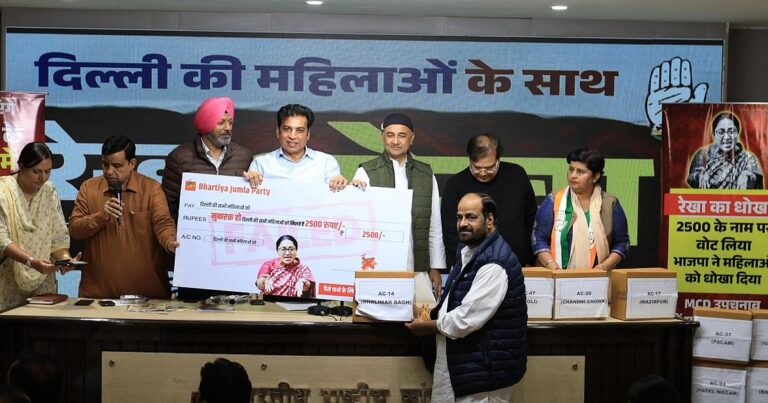 दिल्ली में ‘रेखा’ का वादा टूटा, कांग्रेस का सवाल: 2500 रुपये कहां?