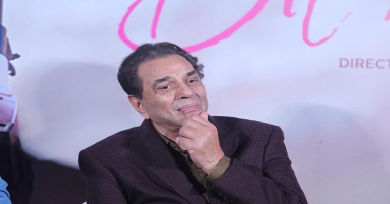 धर्मेंद्र डिस्चार्ज, घर पर जारी रहेगी निगरानी: एंबुलेंस से हुआ स्वागत