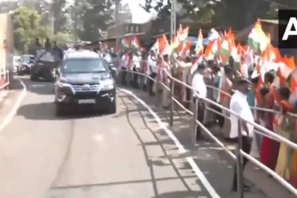 नर्मदा में मोदी का रोड शो: बिरसा मुंडा जयंती पर आदिवासी शक्ति का जयघोष