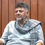 नागा साधुओं ने की डी.के. शिवकुमार से मुलाकात, सीएम बनने का आशीर्वाद दिया।