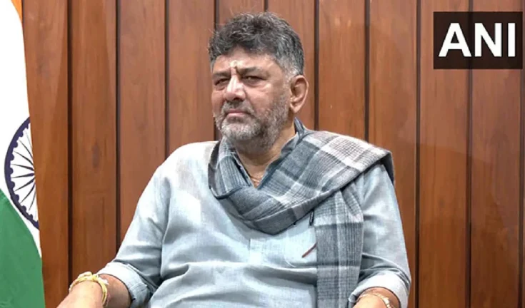 नागा साधुओं ने की डी.के. शिवकुमार से मुलाकात, सीएम बनने का आशीर्वाद दिया।