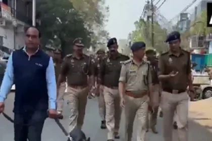 नोएडा की खौफनाक रात: नाले में मिली सिरकटी लाश, सनसनी!