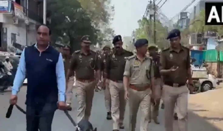 नोएडा की खौफनाक रात: नाले में मिली सिरकटी लाश, सनसनी!