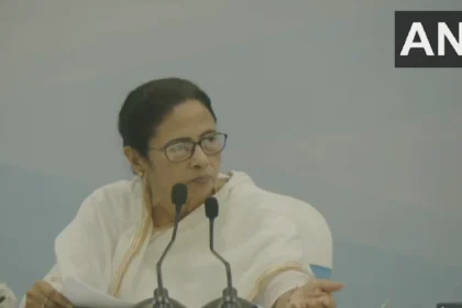 पश्चिम बंगाल में चुनावी रण: ममता की चुनाव आयोग को चुनौती, डेटा और बूथ पर तीखे सवाल