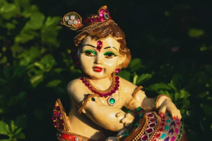 प्रकाश का उत्सव: मार्गशीर्ष माह में दीपदान से पाएं कृष्ण कृपा और कष्टों से मुक्ति