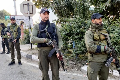 फरीदाबाद में जब्त किए गए विस्फोटकों से जम्मू-कश्मीर पुलिस स्टेशन में धमाका, नौ की मौत, 27 घायल।