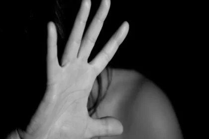 बेंगलुरु लेओवर: सह-पायलट से दुष्कर्म का आरोप, शहर की पुलिस जांच में जुटी।