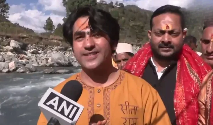 'भगवा-ए-हिंद' का संकल्प: धीरेंद्र शास्त्री का राष्ट्र के नाम उद्घोष।