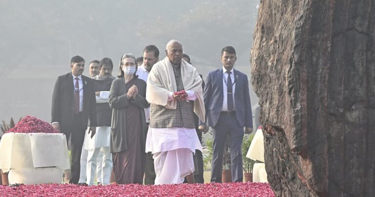 भारत की लौह महिला को शक्ति स्थल पर कांग्रेस का नमन