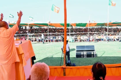 योगी का महा-गठबंधन पर कटाक्ष: 'लालटेन' का युग बीता, अब 'LED' का राज, जंगलराज नहीं!