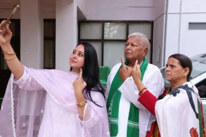 राजनीति के दांव-पेंच या पारिवारिक दरार? रोहिणी के संन्यास का सच