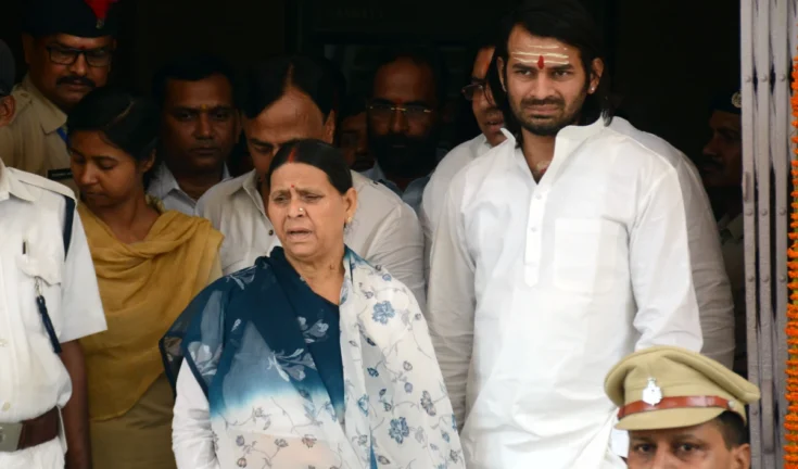 राबड़ी देवी और तेज प्रताप को सरकारी बंगला खाली करने का नोटिस: रोहिणी आचार्य का सरकार पर निशाना