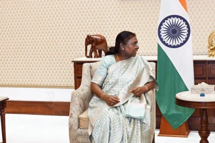 राष्ट्रपति मुर्मू का बोत्सवाना आगमन: चीतों के स्वदेश वापसी और मजबूत द्विपक्षीय संबंधों पर केंद्रित वार्ता