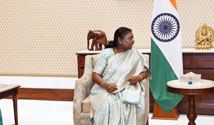राष्ट्रपति मुर्मू का बोत्सवाना आगमन: चीतों के स्वदेश वापसी और मजबूत द्विपक्षीय संबंधों पर केंद्रित वार्ता