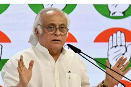 रुपया डॉलर के मुकाबले गिरा, कांग्रेस ने 2013 के पीएम मोदी के बयान को हथियार बनाया