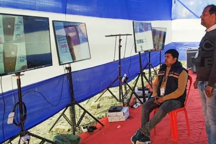 रोहतास में EVM की चोरी का सच: RJD का आरोप, DM का खंडन, ट्रक में निकले खाली डिब्बे