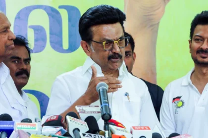 लोकतंत्र की रक्षा हेतु DMK सुप्रीम कोर्ट की दहलीज पर: स्टालिन का 49 दलों के साथ मिलकर मताधिकार पर खतरे का एलान