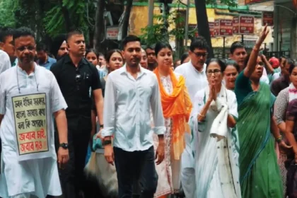 सत्ता की सियासत: ममता का शक्ति प्रदर्शन, भाजपा का 'जमात' पर कटाक्ष