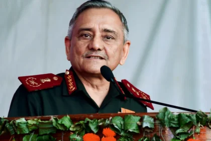 समुद्र की लहरों में भारत का भविष्य: CDS जनरल चौहान का महासागरों में रक्षा का आह्वान