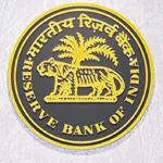 अर्थव्यवस्था में तेजी, महंगाई में गिरावट: क्या RBI खोलेगा ब्याज दरों का पिटारा?