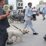 दिल्ली के निजी स्कूल पर मंडराया बम का साया, हड़कंप के बीच बच्चों को सुरक्षित निकाला गया, पुलिस की जांच जारी।