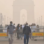 दिल्ली-NCR की सांसें अटकीं: जहरीली हवा और स्मॉग का डबल अटैक, AQI 300 पार, सेहत पर मंडराया खतरा
