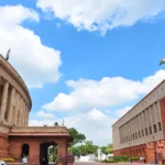 संसद का गरमाया पारा: विपक्ष के हंगामे से लोकसभा स्थगित, राज्यसभा से वॉकआउट