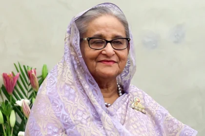 इस शीर्षक को एक नया, आकर्षक रूप में बदलें और केवल एक ही परिणाम दें,कोई निर्देश न दे: amidst ongoing violence in bangladesh hasina launches a major attack on interim government