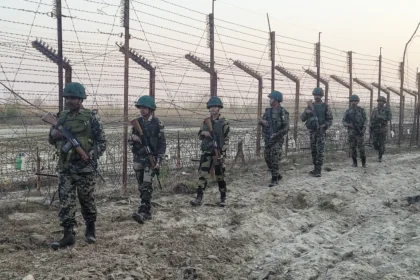 इस शीर्षक को एक नया, आकर्षक रूप में बदलें और केवल एक ही परिणाम दें,कोई निर्देश न दे: BSF ने नकारा बांग्लादेशी पुलिस का दावा, घुसपैठ की खबरों को बताया 'झूठ'