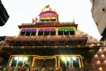 इस शीर्षक को एक नया, आकर्षक रूप में बदलें और केवल एक ही परिणाम दें,कोई निर्देश न दे: बांके बिहारी में भारी भीड़, प्रशासन की एडवाइजरी: नववर्ष पर दर्शन टालें श्रद्धालु