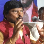 इस शीर्षक को एक नया, आकर्षक रूप में बदलें और केवल एक ही परिणाम दें,कोई निर्देश न दे: सीटों पर 'धोखा': Ramdas Athawale बोले- BJP ने किया विश्वासघात, अकेले लड़ेंगे BMC चुनाव