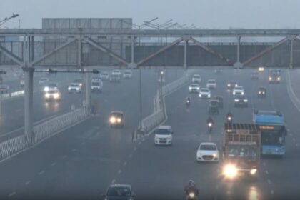 NCR में जानलेवा धुंध! दिल्ली, नोएडा, गाजियाबाद का AQI 450 के पार, अस्पतालों में लगी मरीजों की कतार