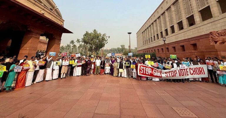 SIR के खिलाफ विपक्षी सांसदों का संसद में हल्ला बोल, सदन में गरमागरम बहस की मांग