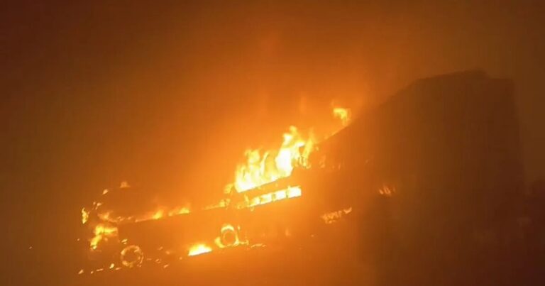 कोहरे का कहर: यमुना एक्सप्रेसवे पर भीषण आग, 4 की मौत