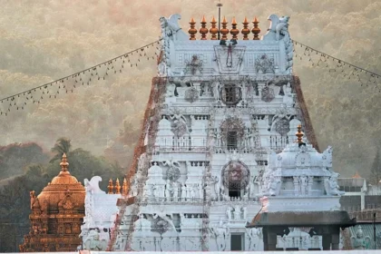 तेलंगाना का चमत्कारी वेंकटेश्वर मंदिर: 12 फुट की भव्यता, वास्तुकला का बेजोड़ संगम
