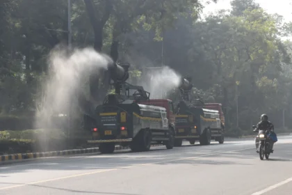 दिल्ली में ज़हरीली हवा का कहर, कई इलाकों में AQI गंभीर स्तर के करीब