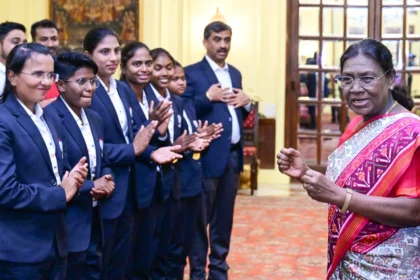 दृष्टिबाधित महिला क्रिकेट टीम का राष्ट्रपति से ऐतिहासिक मिलन