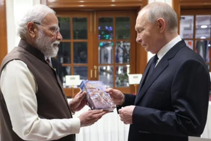 भगवद गीता की भेंट: मोदी-पुतिन की मुलाकात का खास पल
