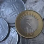 रुपया की डॉलर के मुकाबले सीमित चाल: भारतीय मुद्रा की नाजुक रफ्तार
